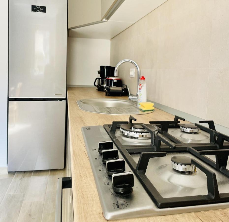 Ferienwohnung Mountain Crib In Urban Plaza W. Parking & Netflix Brașov Exterior foto