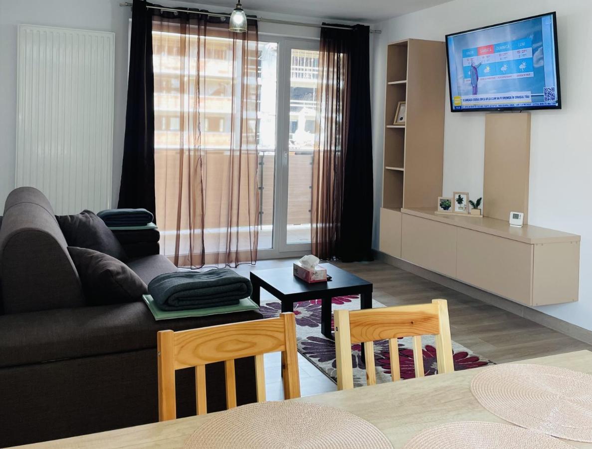 Ferienwohnung Mountain Crib In Urban Plaza W. Parking & Netflix Brașov Exterior foto