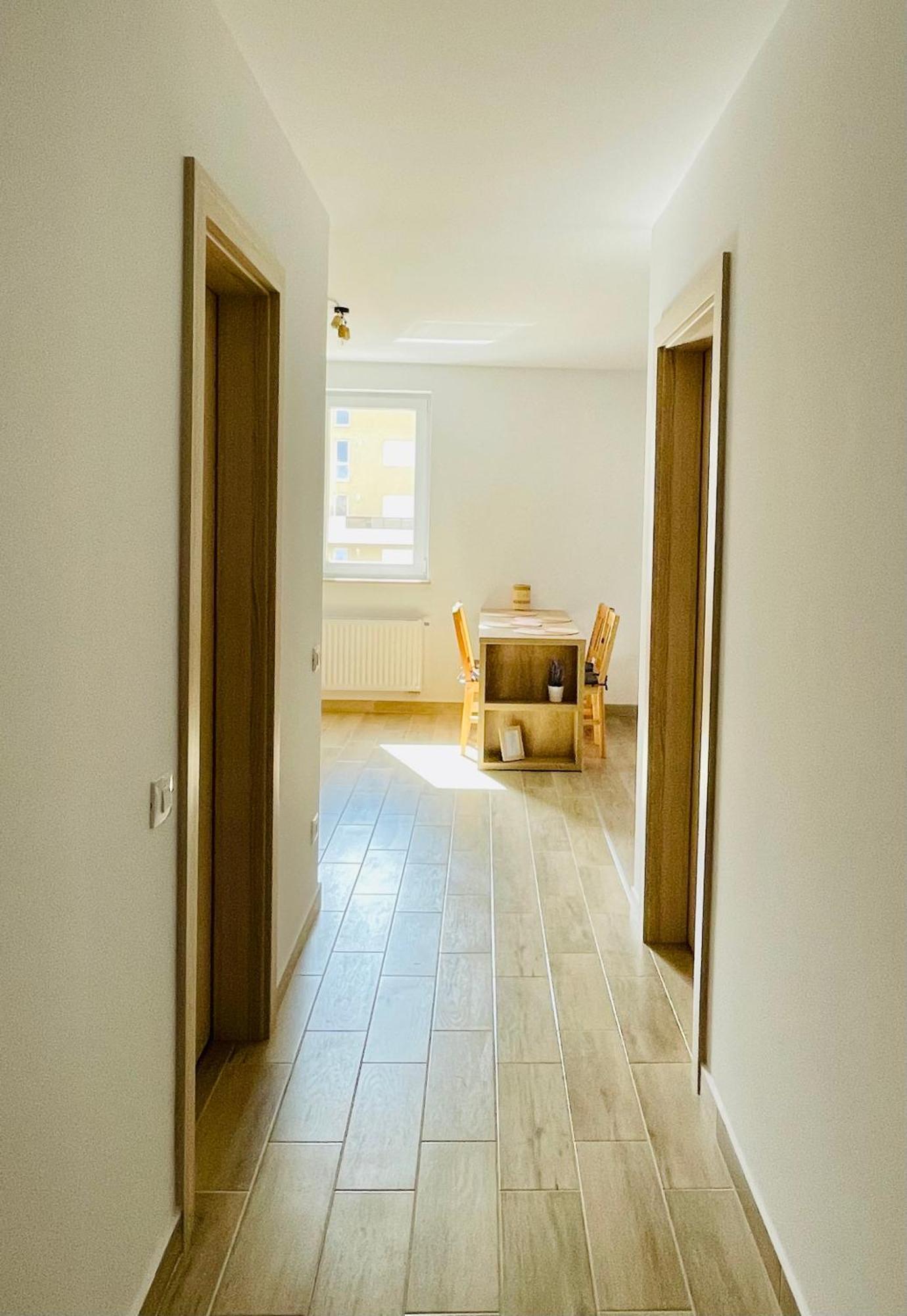 Ferienwohnung Mountain Crib In Urban Plaza W. Parking & Netflix Brașov Exterior foto